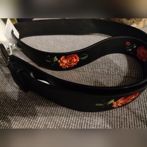Plus-sized leather belt with embroidered roses